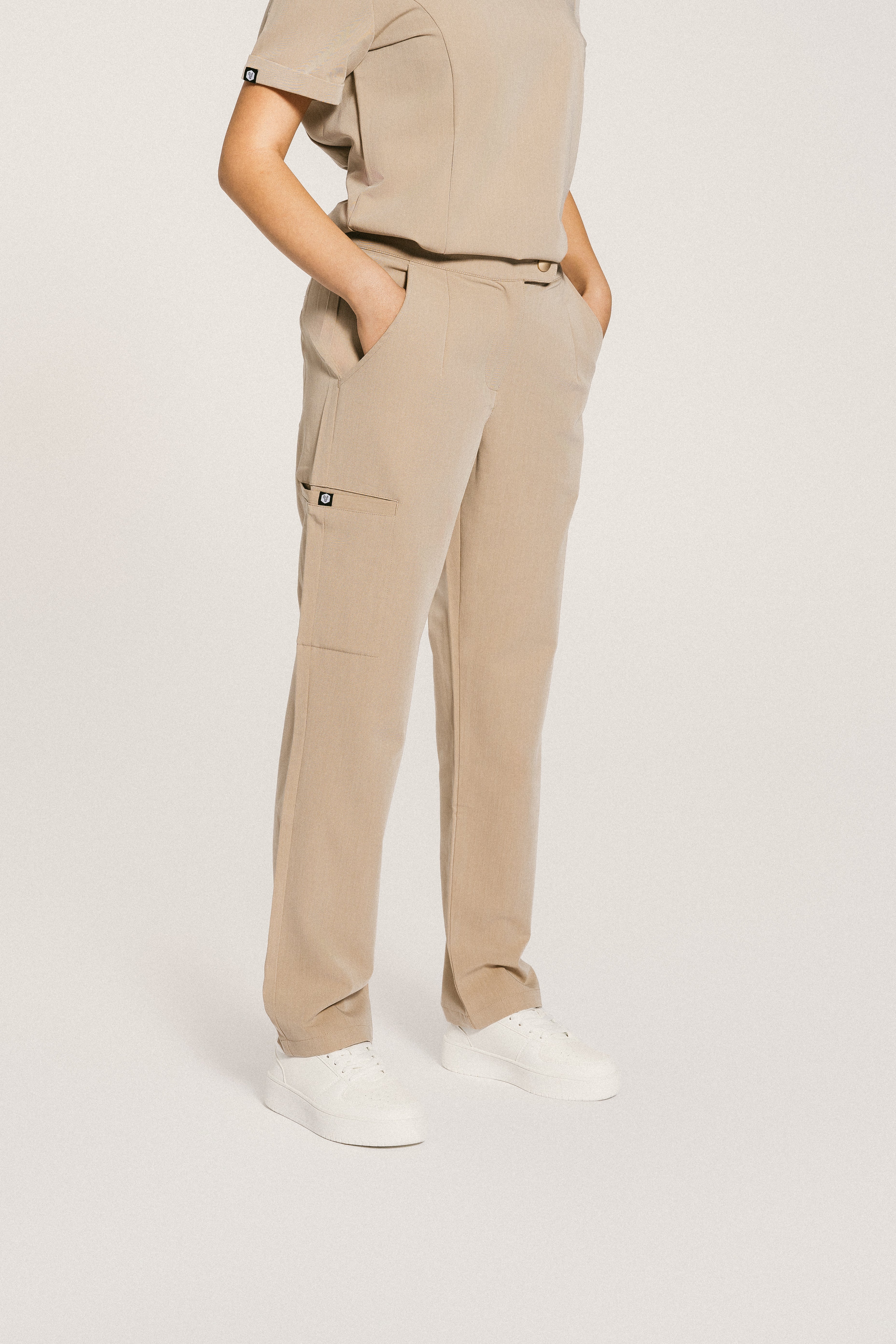 FEMININE BEIGE PANTS